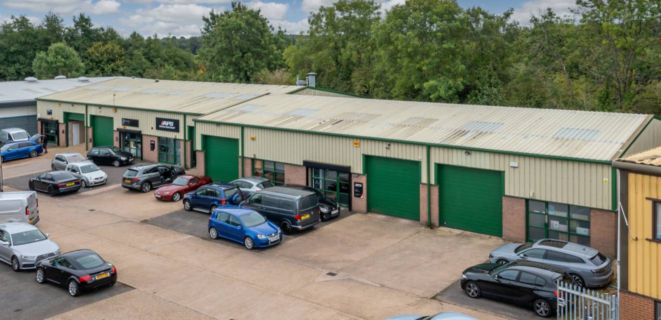 Barrington Court  - Industrial Unit To Let - Barrington Court, Brackley